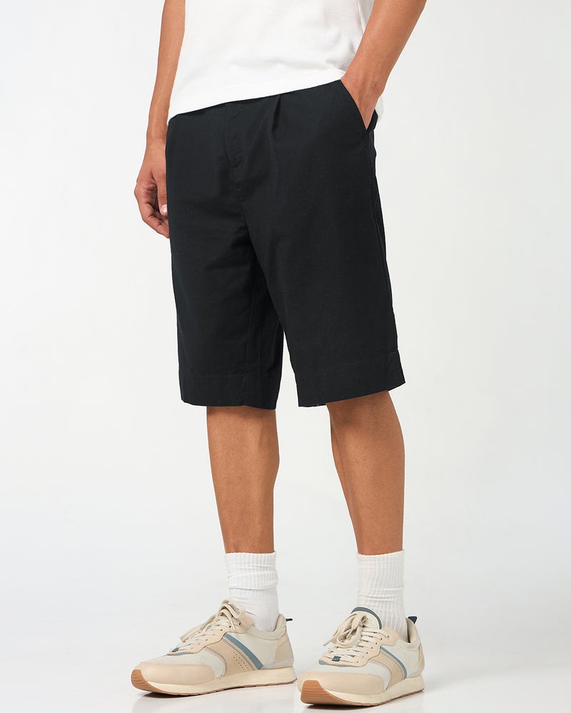 bewakoof Men's Jet Black Oversized Cotton Linen Shorts - Image 2